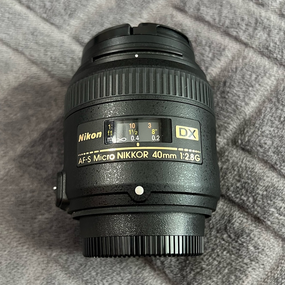 Nikon DX AF-S Micro NIKKOR 40mm f/2.8G Lens w/Close up Lens kit - Macro lens